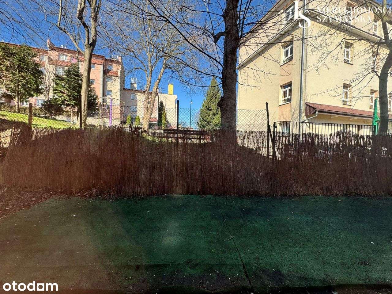 Nieruchomość komercyjna w doskonałej lokalizacji w-19