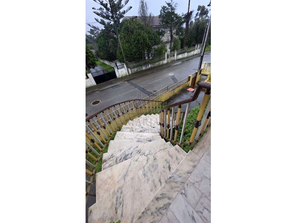 **Moradia de 4 frentes em Arcozelo - Oportunidade Única! **-25