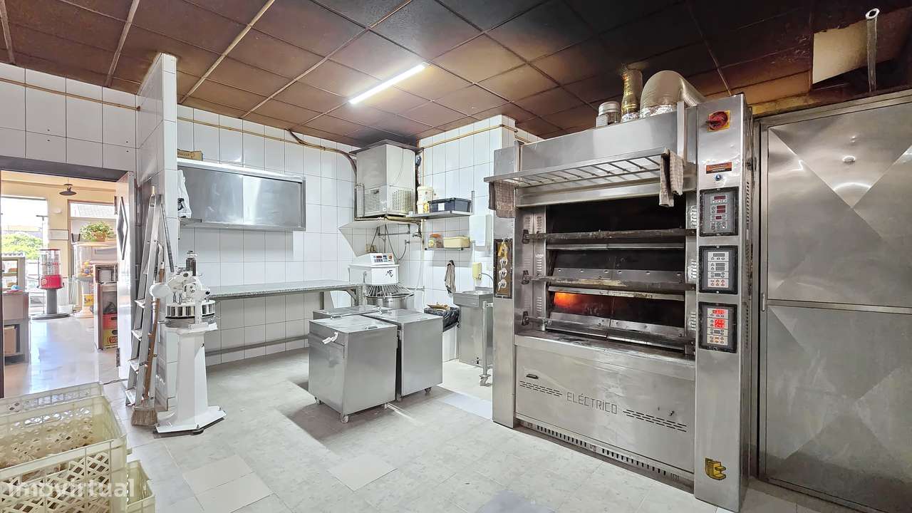 Amplo Espaço Comercial em Sarrazola – Cacia-12