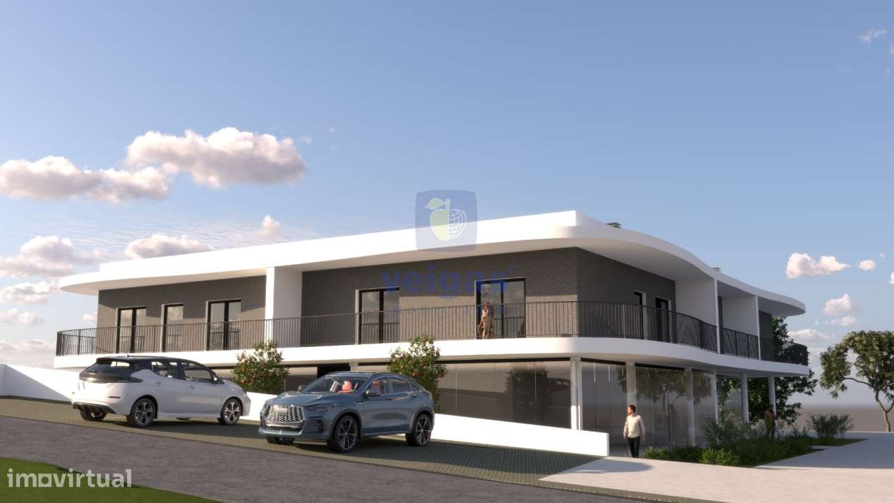 Loja nova com 118 m², com terreno adjacente de 2.060m2, junto à Estrad-9