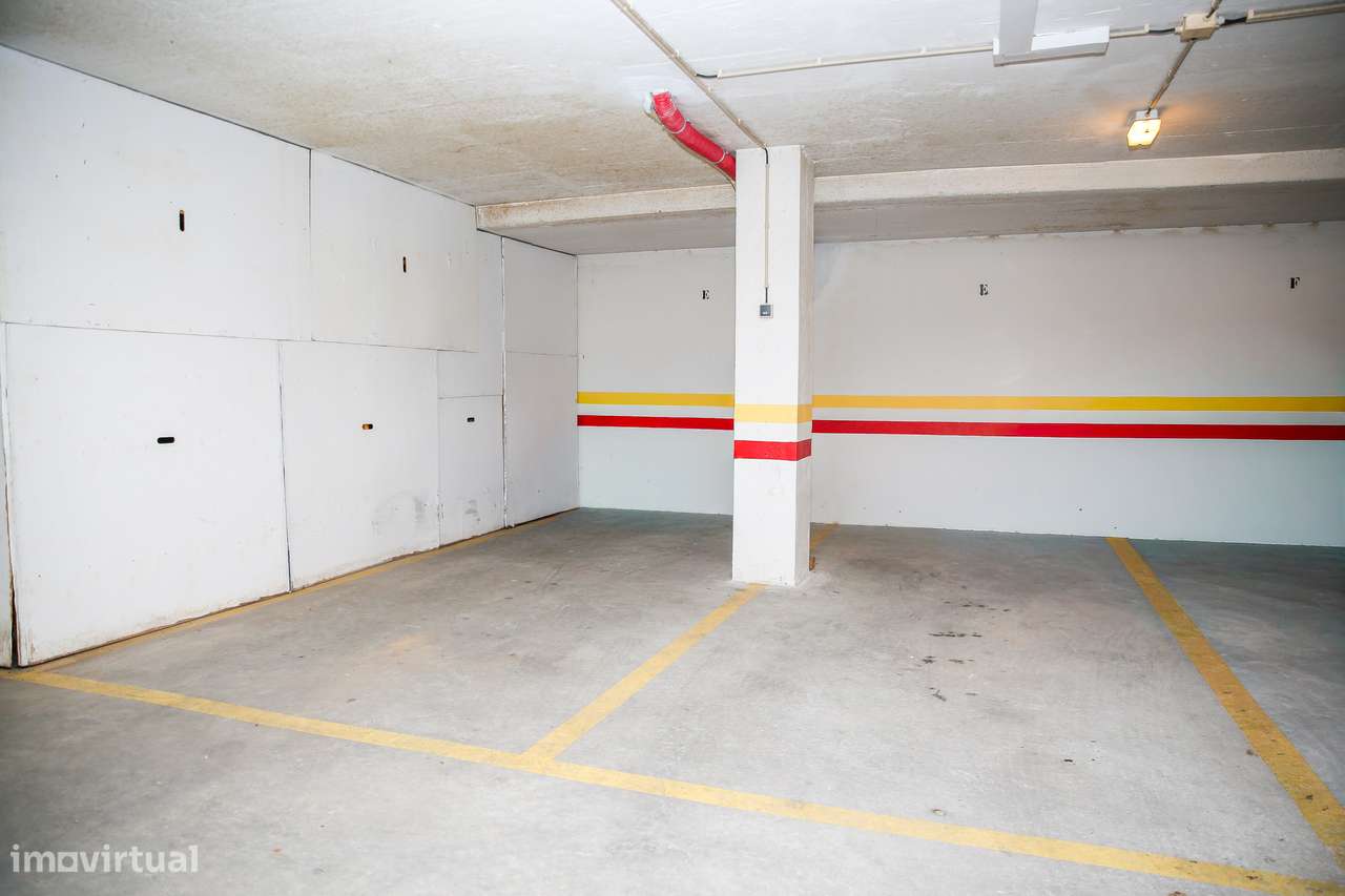 Excelente apartamento T3 com 111m2 no centro da Abrigada - Grande imagem: 2/60