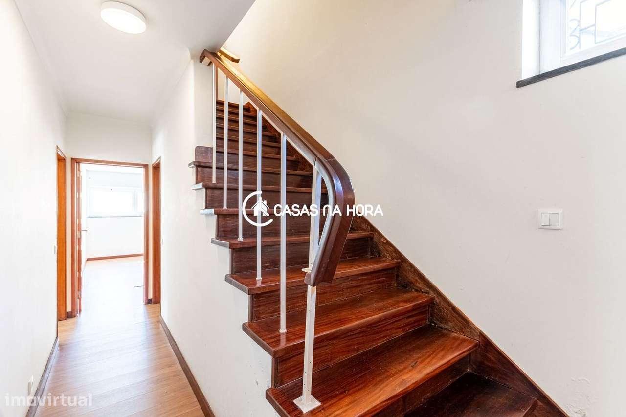 Moradia T3+T1  na Rua João das Regras, junto à Avenida de Sintra.-18