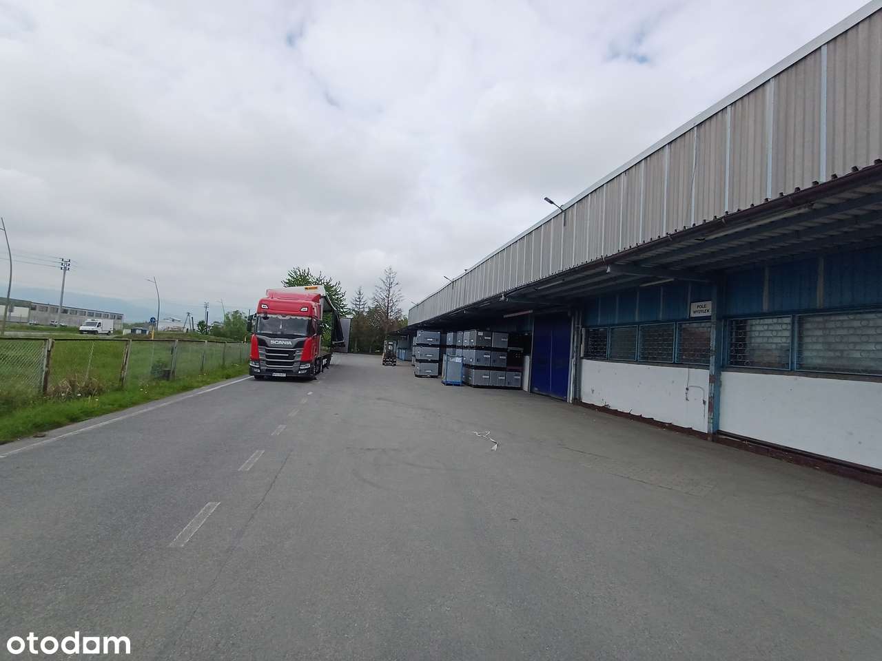 Na sprzedaż atrakcyjny kompleks magazynowy z długą umową najmu 4 870m²-1