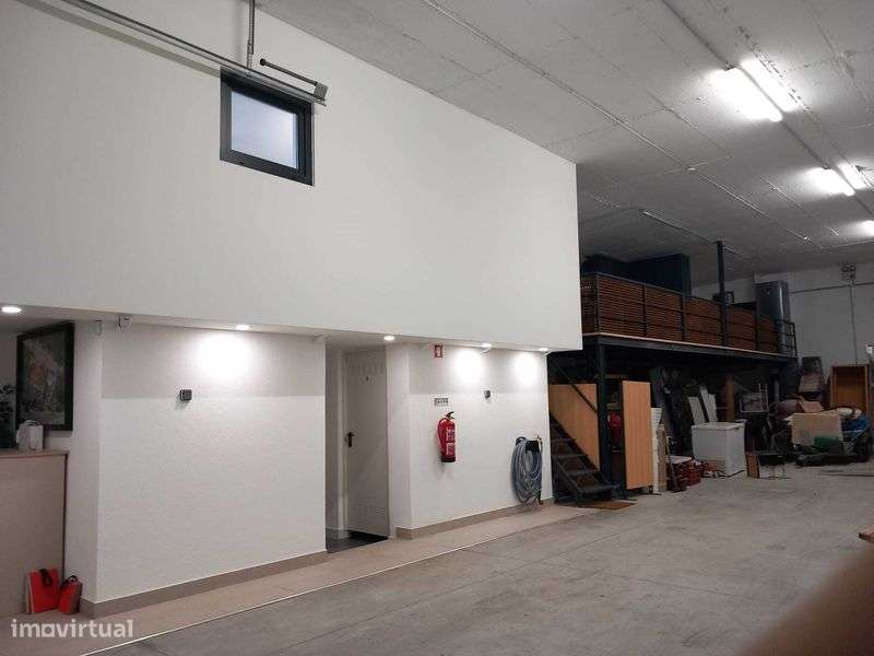 Armazém com escritório em excelentes condições – Arrendamento - Grande imagem: 4/12