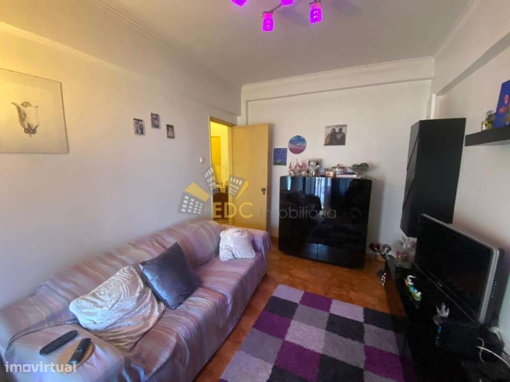 Apartamento T3 bastante soalheiro | Localizado em Camarate | Não pe...-5