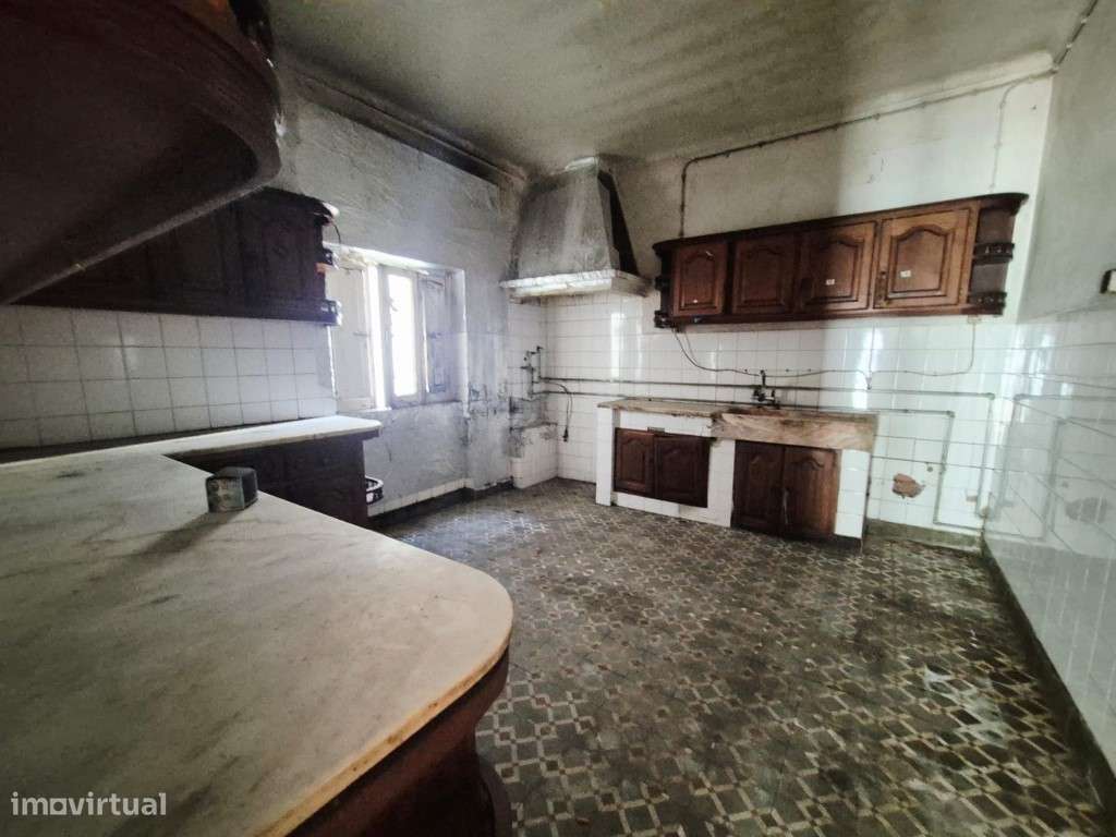 Edifício no centro de Milfontes-19