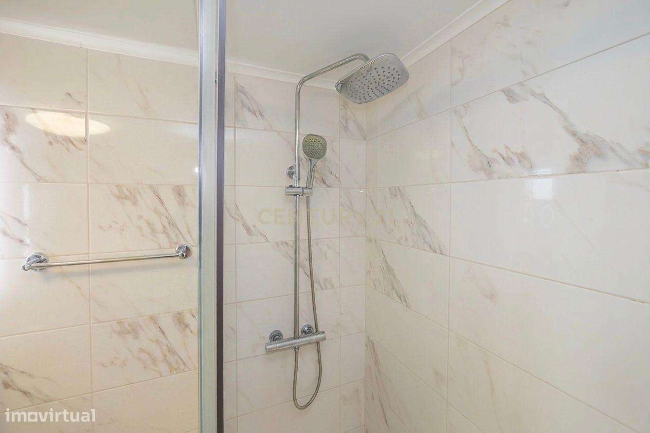 Apartamento Único com 268m2 no Último Andar com Terraço Extraordinário-29
