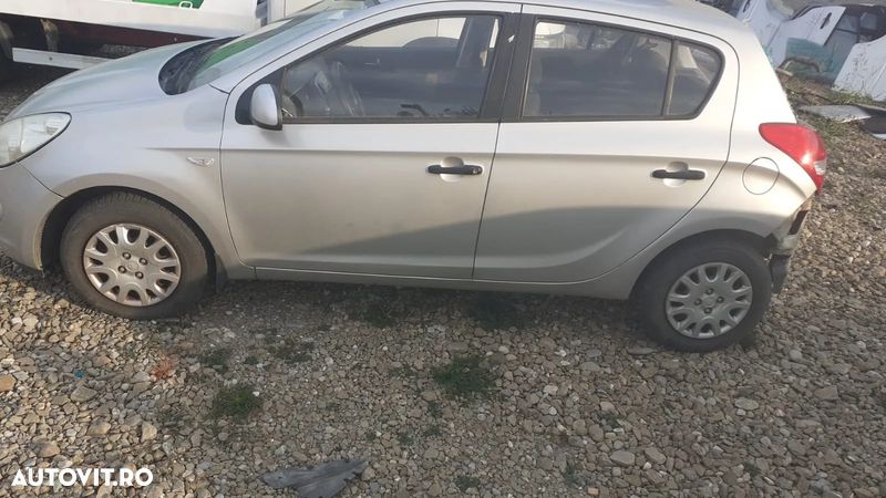 Usa stanga spate Hyundai i20 2011 - 1