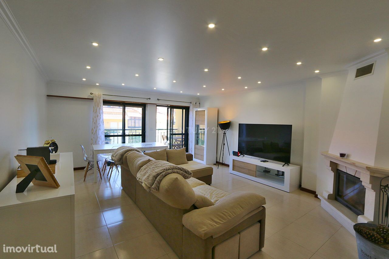 Excelente T4 Duplex, 2 Suites com closet, 167m2 - Massamá Norte