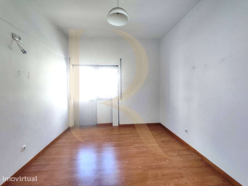 Apartamento T2 com varanda nas Paivas - Seixal-18