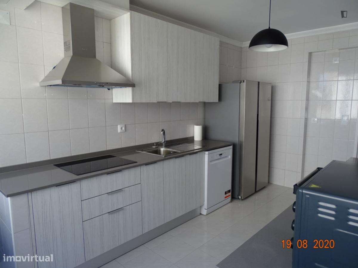 Quarto - localizado em Oeiras Lisbon - Grande imagem: 5/10