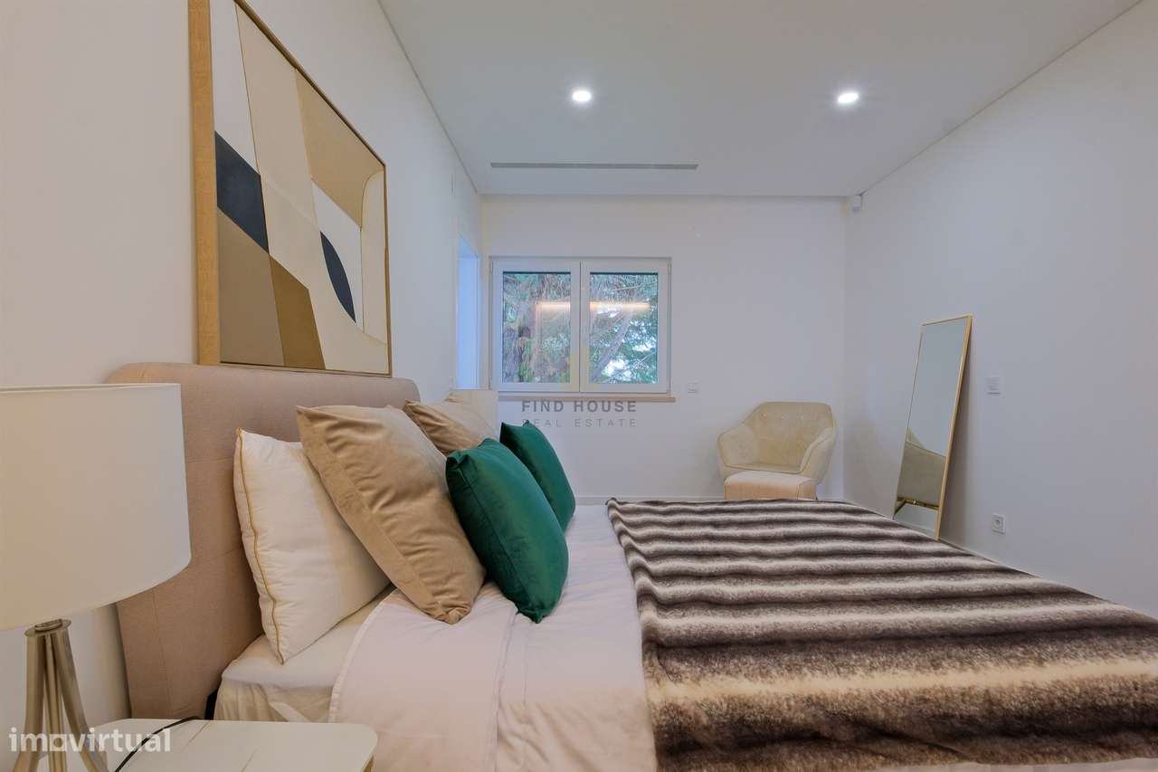 Moradia T4 de Luxo Totalmente Remodelada na Herdade da Aroeira-25