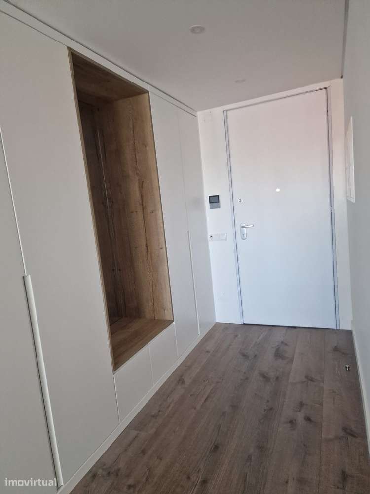 T3 2º Luxo c Estac. Arrecad., Varandas, Vistas jtº Forúm Almada-11