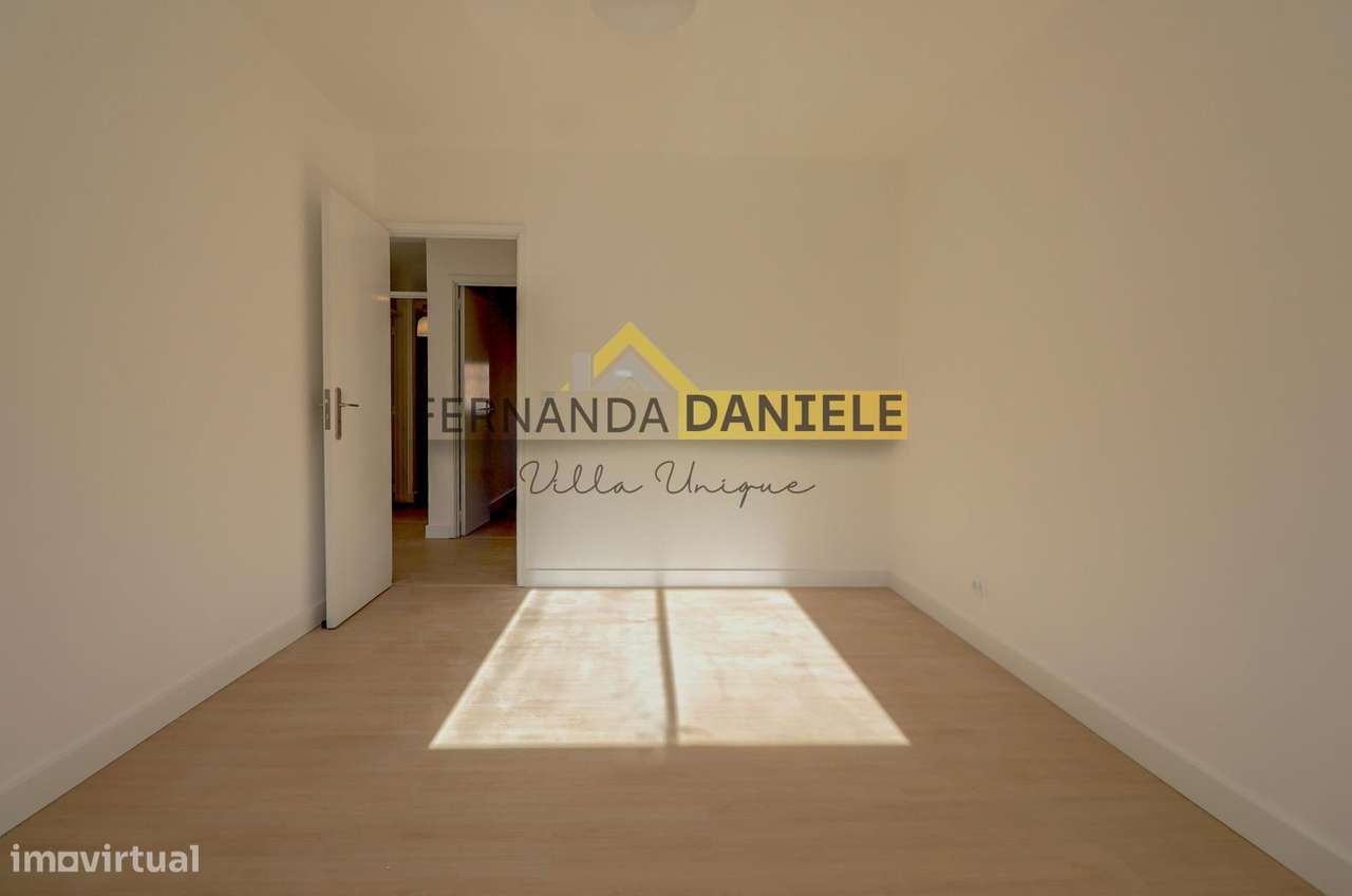 * Oportunidade * Apartamento T3 remodelado, em localização...-23