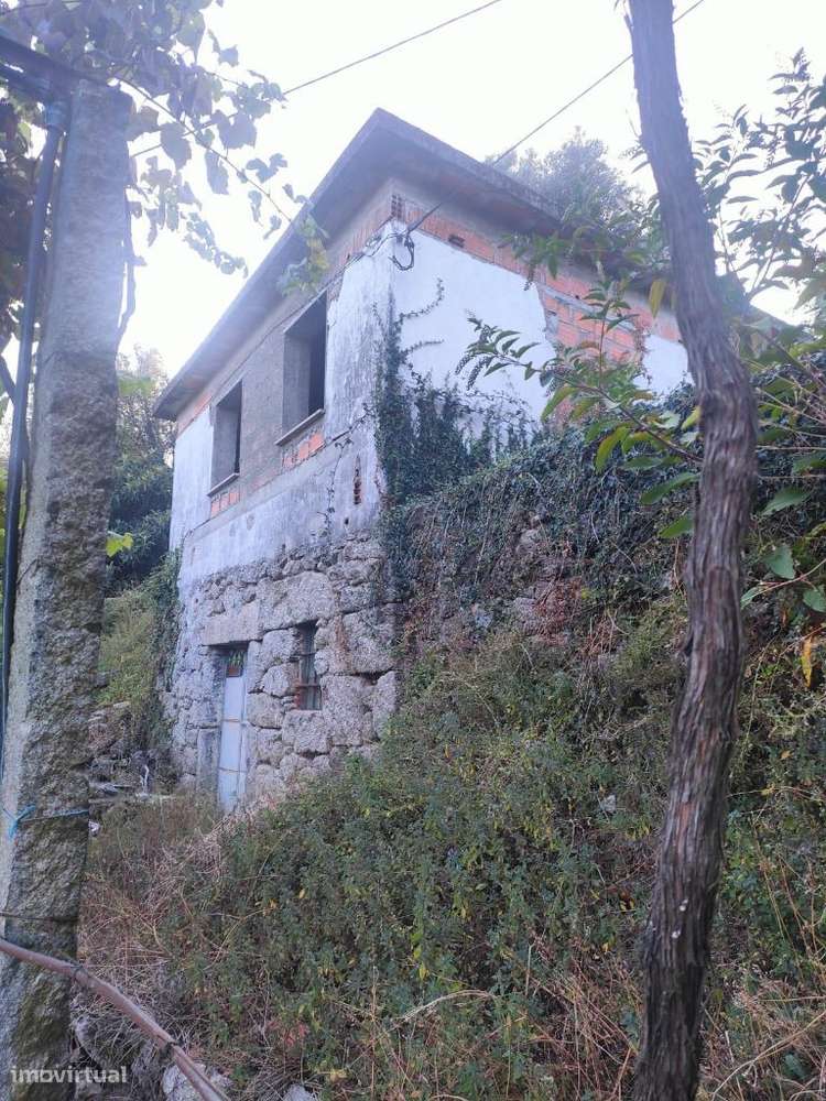 Moradia rés do chão e 1º andar em pedra para restauro - Grande imagem: 3/15