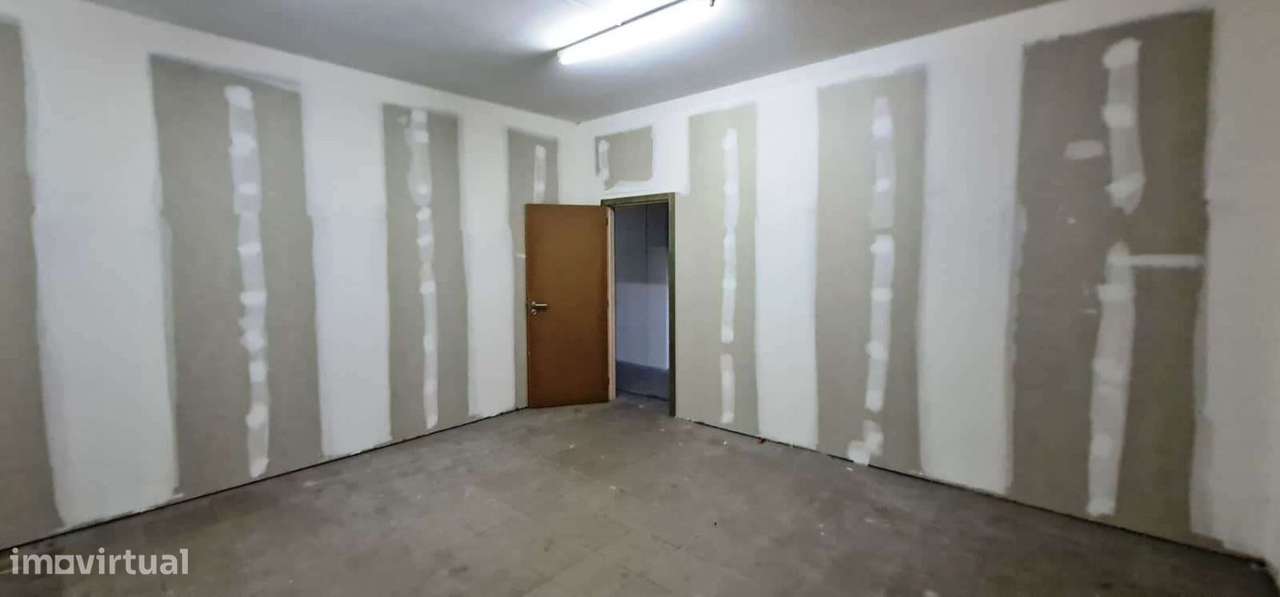 Armazém com 280 m² para Arrendamento em Lomar – Braga - Grande imagem: 4/23