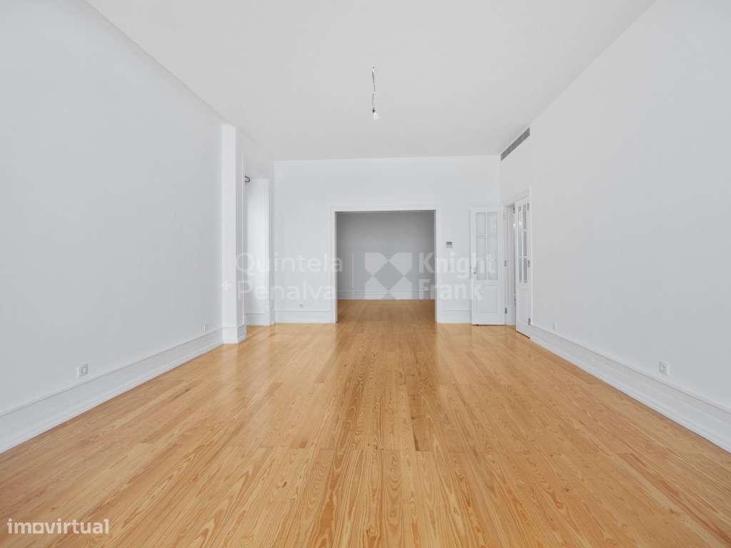 Apartamento T4 com terraço e jardim privativo nas Avenidas Novas - Grande imagem: 5/44