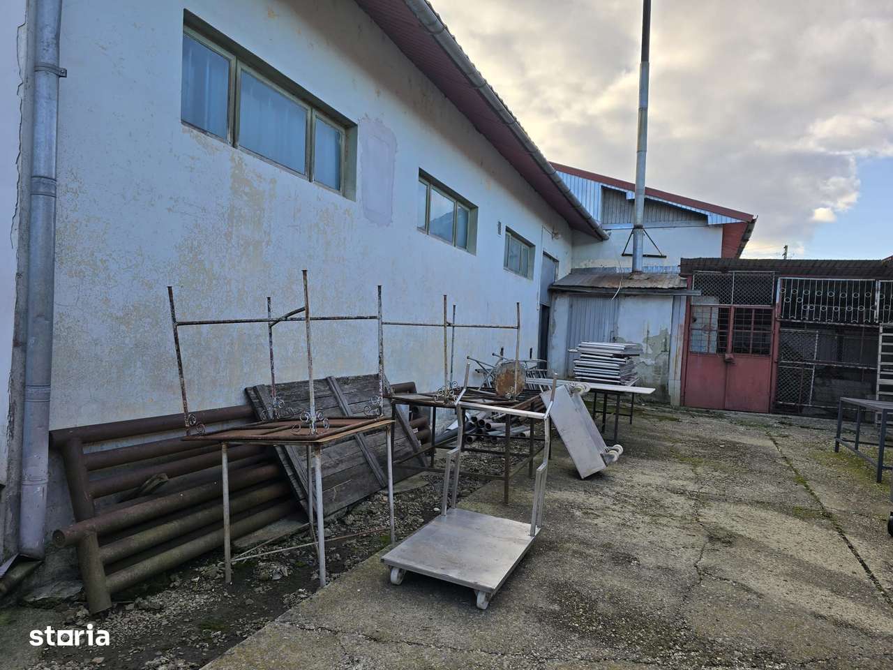 Se oferă spre vânzare / închiriere clădire cu spațiu comercial - Imagine principală: 5/20