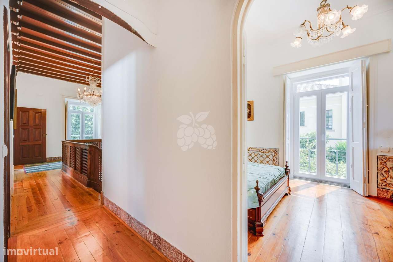Moradia histórica T6  em Sintra com jardim, piscina e garagem-39