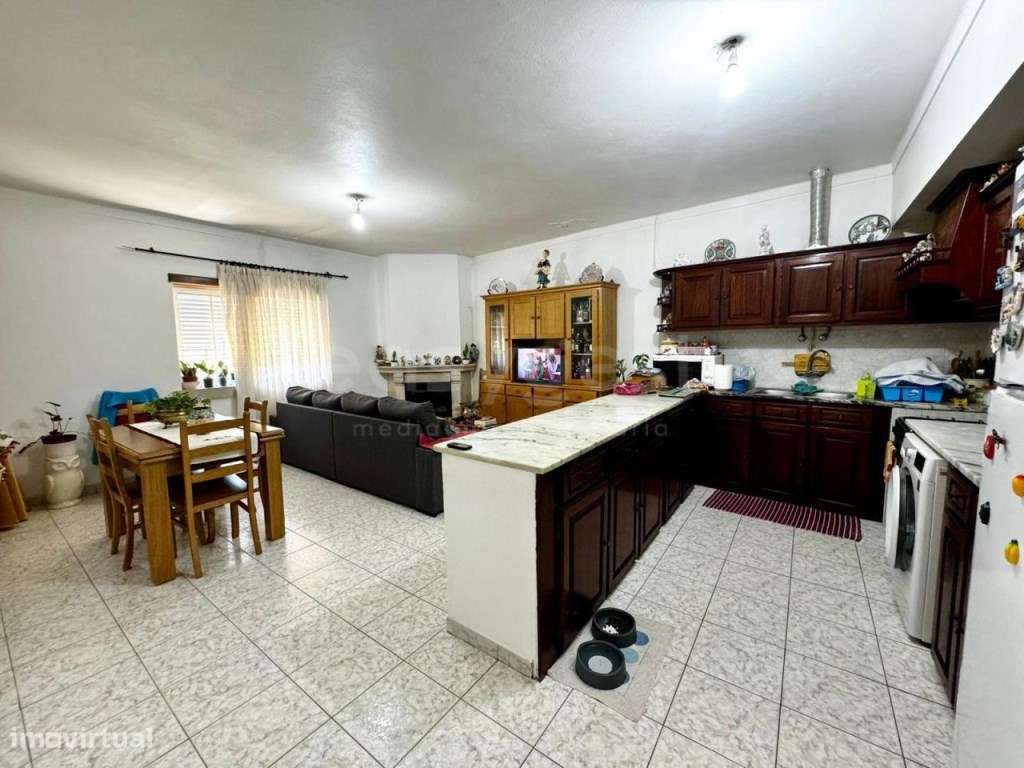 Apartamento T2 com ótimas áreas no centro de Figueiró dos Vinhos - Grande imagem: 5/8