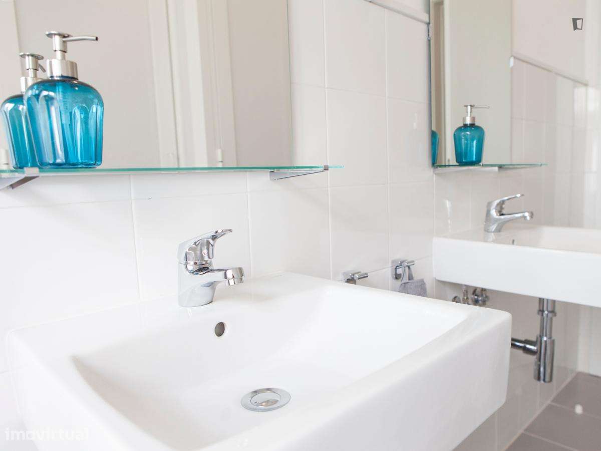 Quarto - localizado em São Sebastião Lisbon - Grande imagem: 2/15