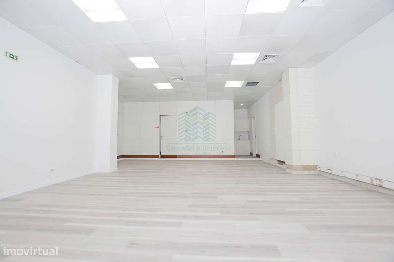 Loja destinada a comércio e serviços em Torres Novas - Grande imagem: 2/17