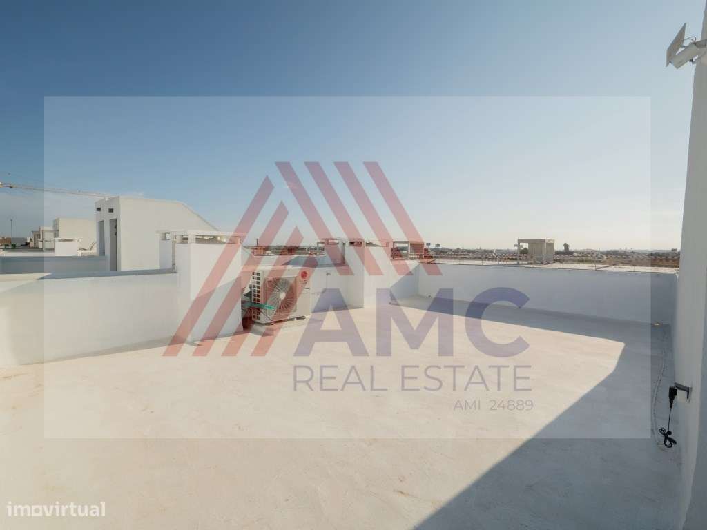 VENDE-SE MORADIA T3 NOVA COM PISCINA PRIVATIVA E GARAGEM-37