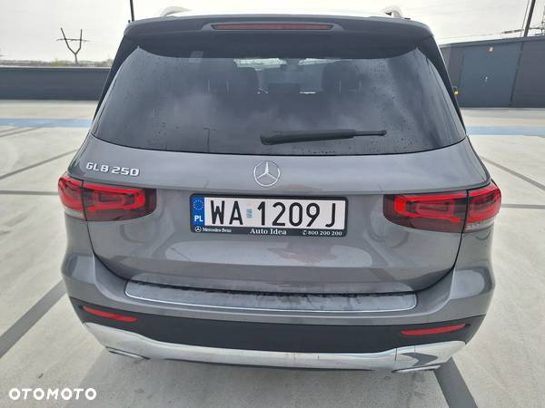 Mercedes-Benz GLB 250 8G-DCT - 17