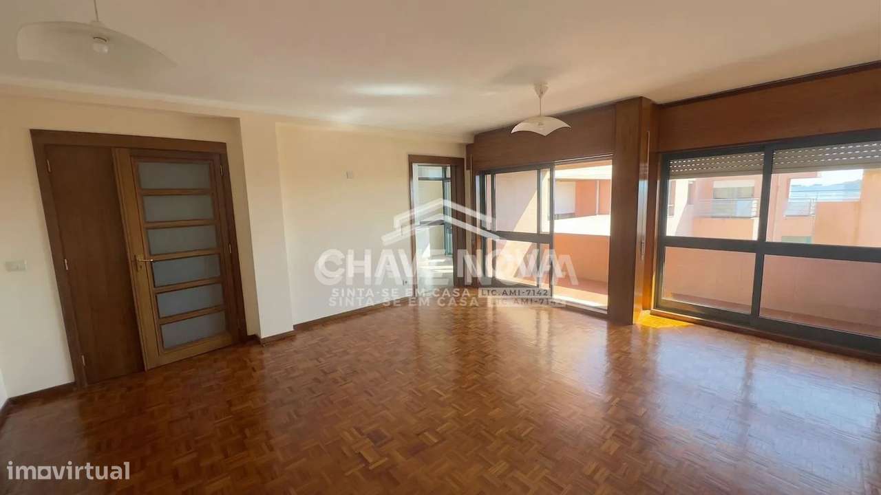 T2 c/ Lugar de Garagem e Arrumo em Santa Marinha (Candal) // ARRENDADO - Grande imagem: 4/34