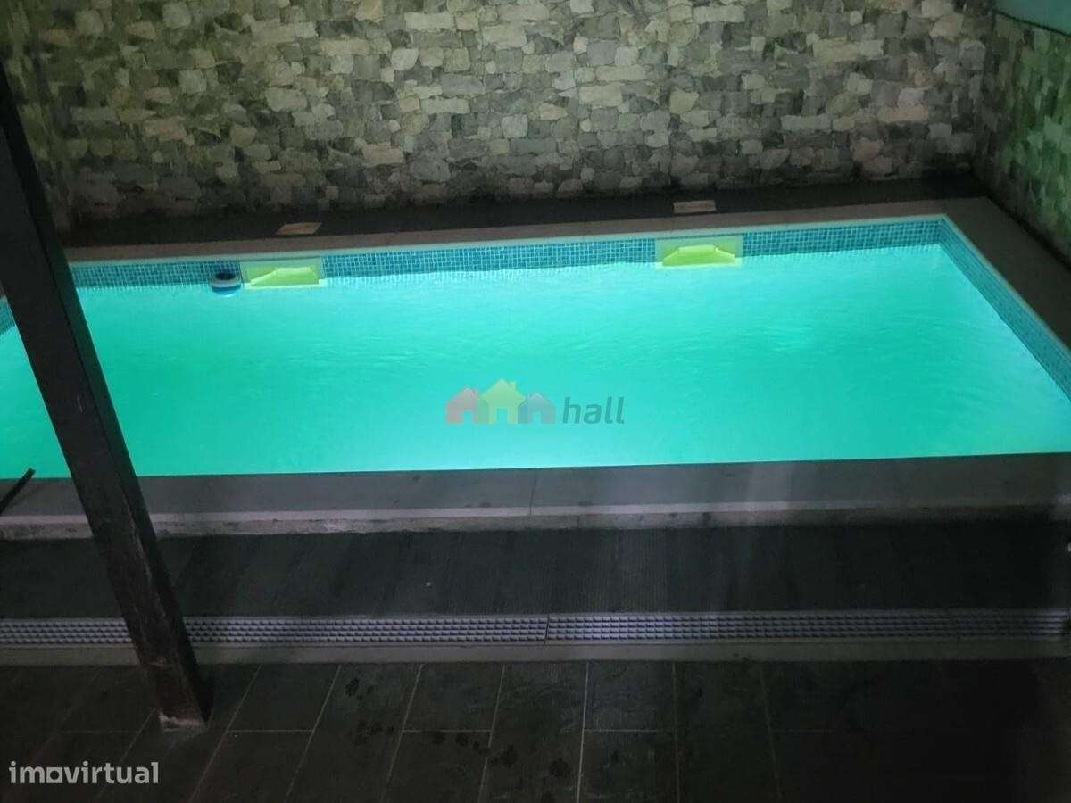 Moradia T4 com Piscina no Centro Alhos Vedros-40