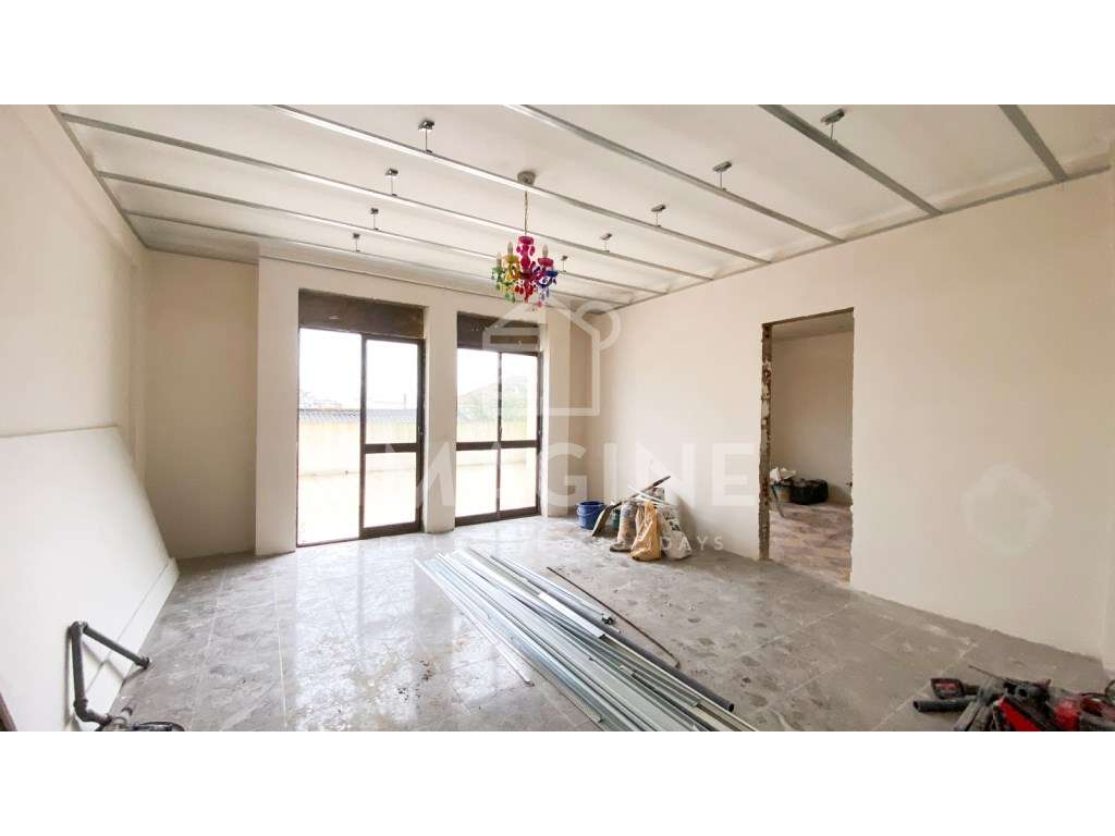 Apartamento T3 ( 4 assoalhadas ) com Terraço de 80m2 e Parqueamento... - Grande imagem: 5/18