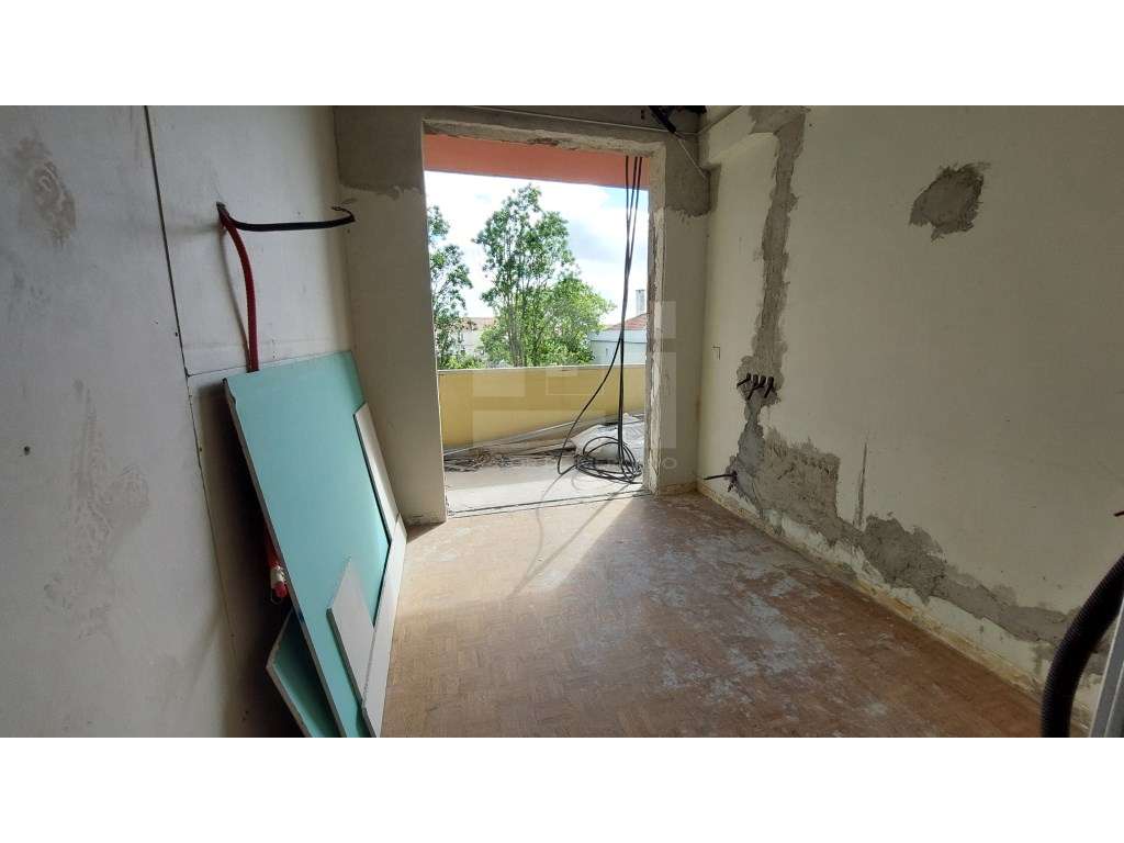 Apartamento T3 EM REMODELAÇÃO, 5º andar, Rua Engenheiro Nobre Guedes-5