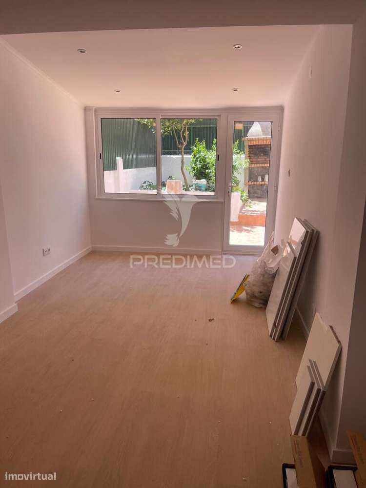 Apartamento T1+2 com Logradouro Privativo Amadora - Grande imagem: 2/21