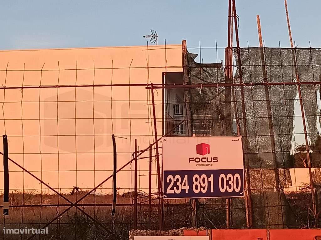 Lote de terreno para moradia geminada gaveto - Grande imagem: 4/18