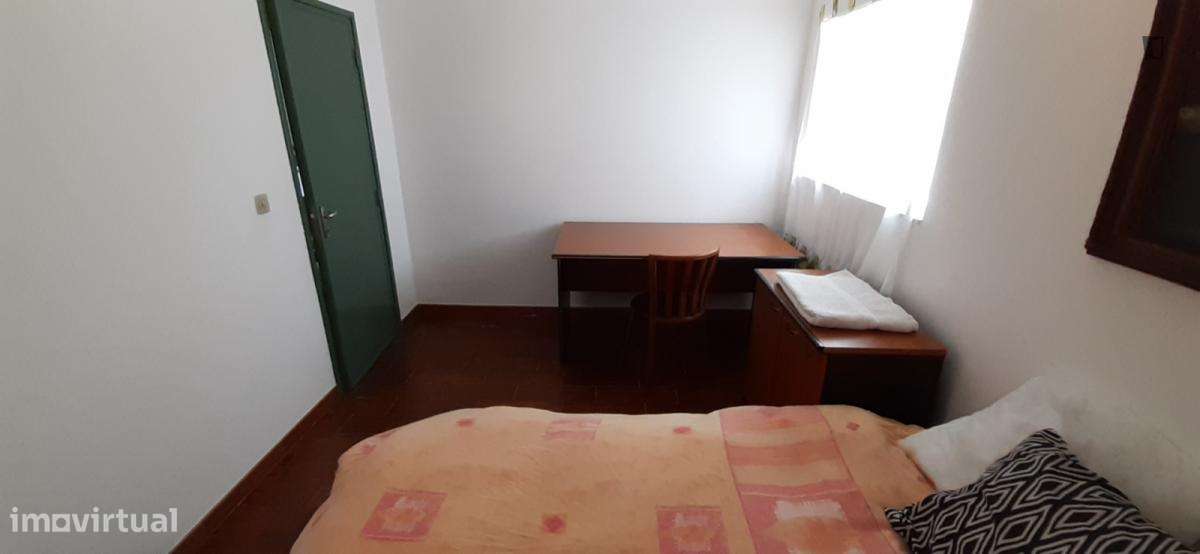 Quarto - localizado em Leiria - Grande imagem: 3/10
