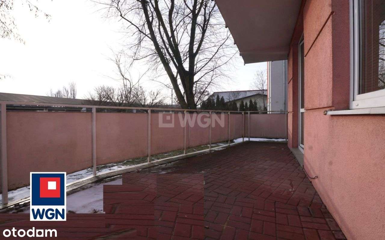 Mieszkanie z dużym tarasem.-8