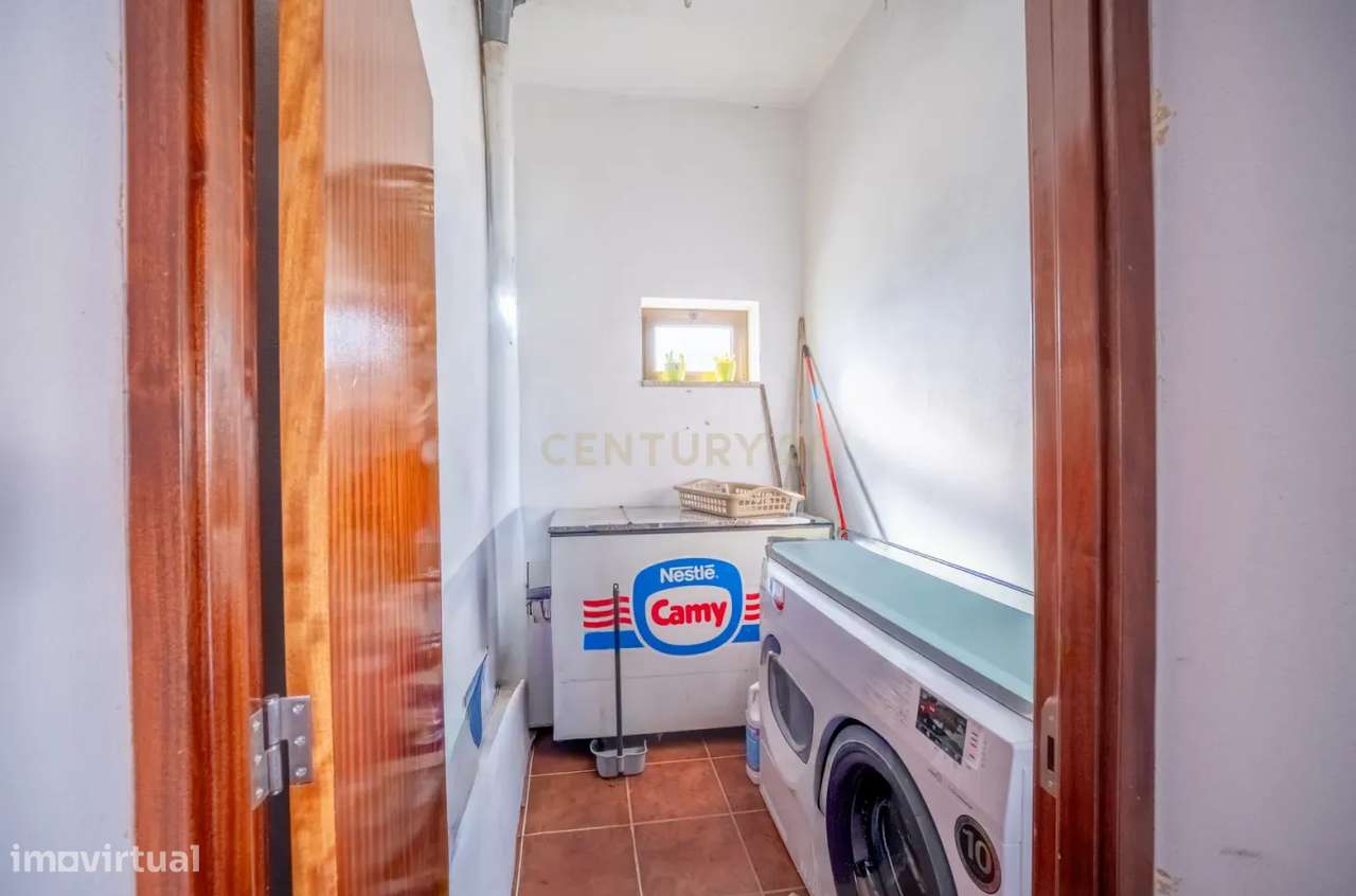 Moradia V4 com Vista Rio e Terreno em Paços de Gaiolo-23