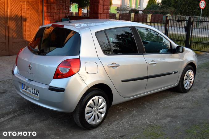 Renault Clio 1.2 16V 75 Collection - 16