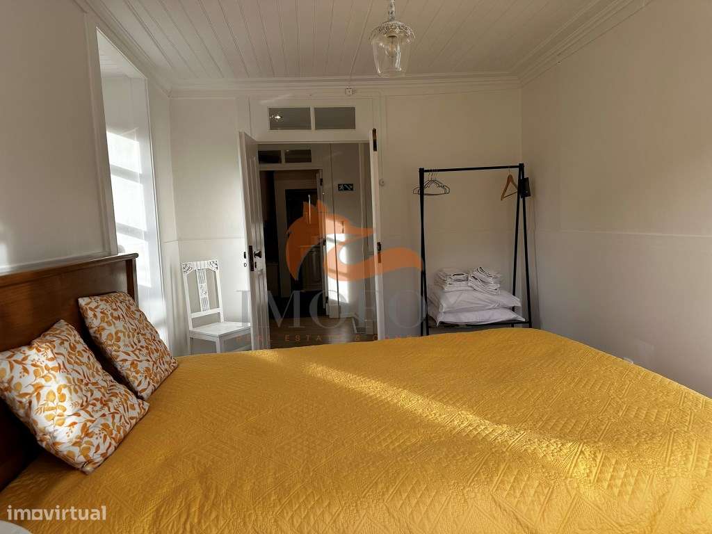 Casa de aldeia com 4 quartos e Alojamento Local ainda a funcionar e...-12