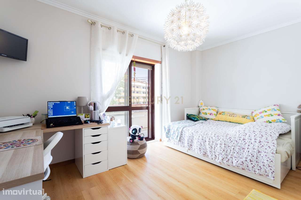 Apartamento T3 com Varanda em Barreiro - Oportunidade Única-11