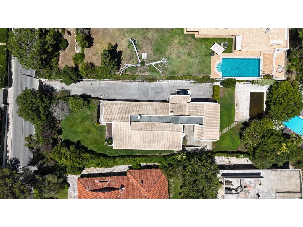 Moradia T6 Isolada no Estoril com piscina e garagem mais espaços ve...-38