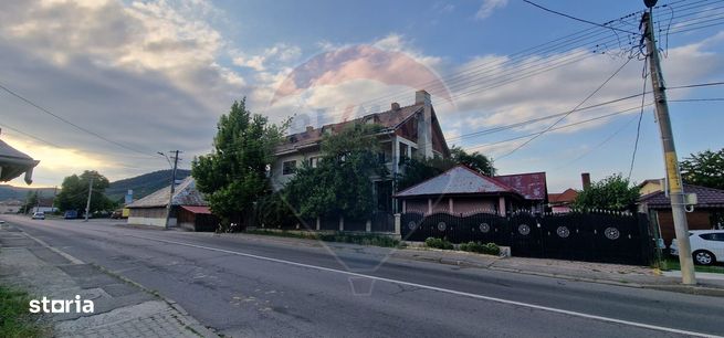 Vilă S+P+1E+M cu 7 camere de vânzare în TG. OCNA-15