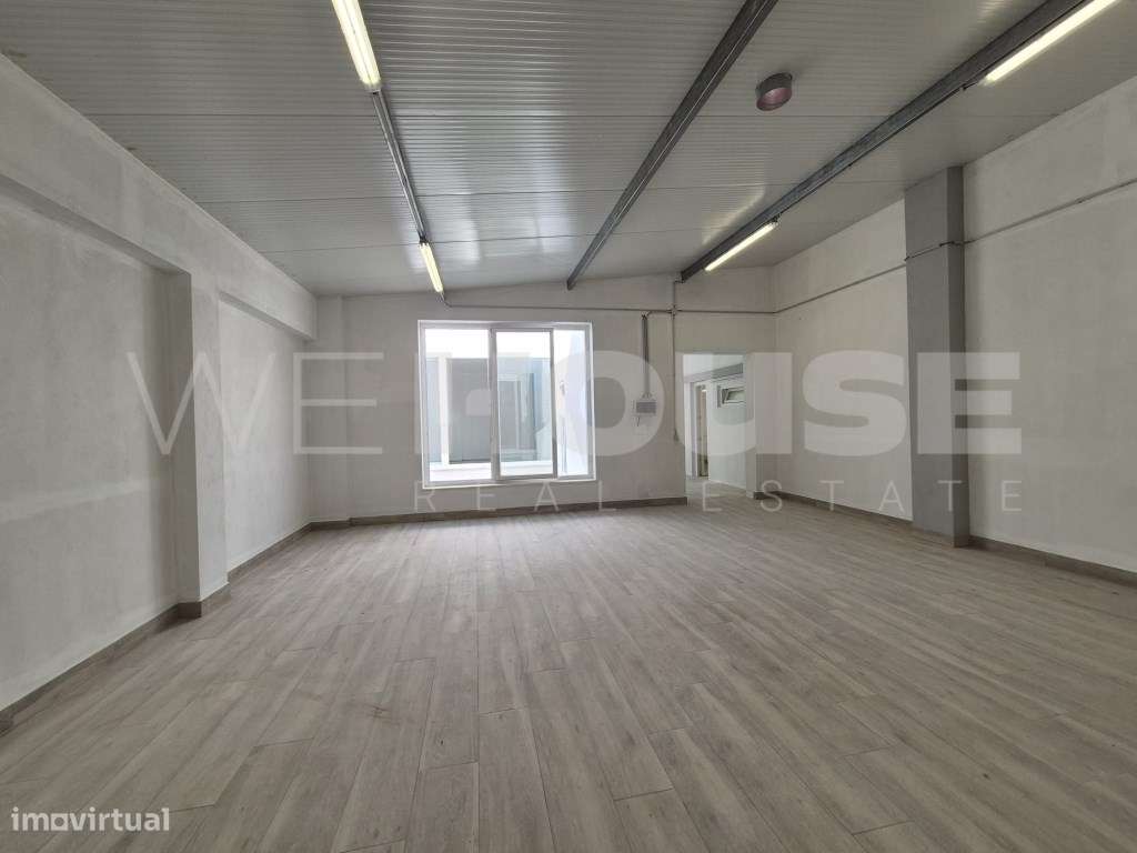 Armazém para Venda na Baixa da Banheira-10