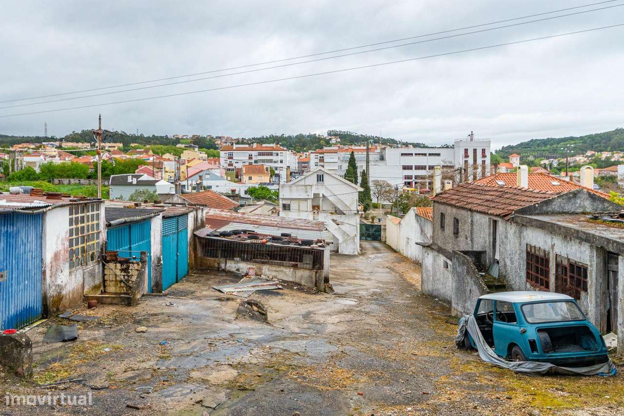 Moradia T3 c/ lote de 2393m2 em Caneças-26