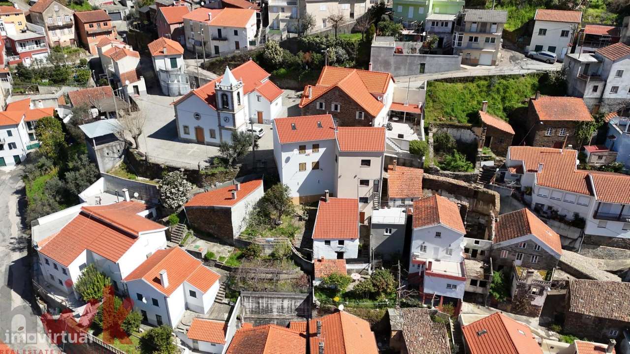 Moradia em Pedra com Charme e Potencial em Corgas, Seia-14