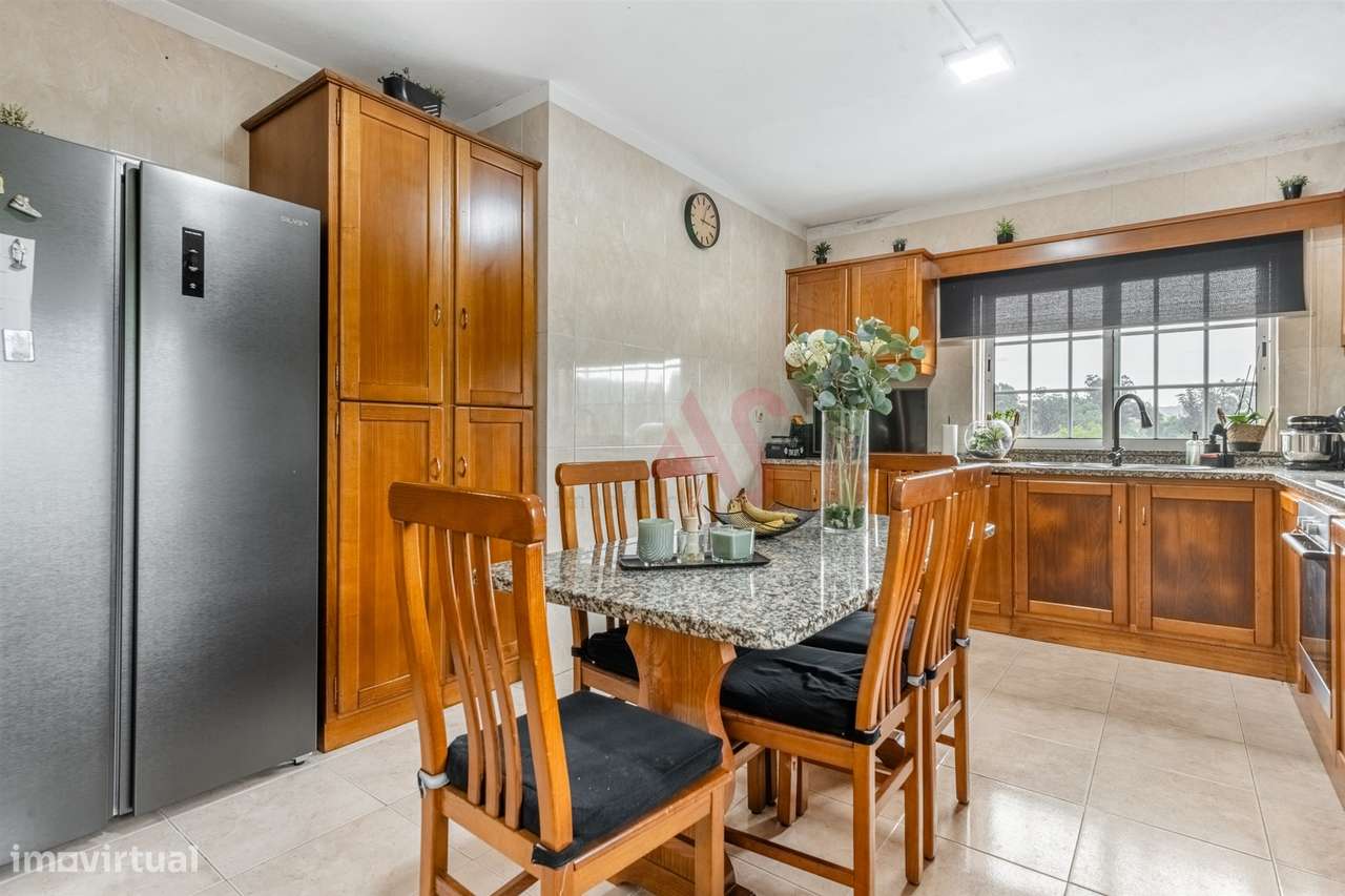 Moradia T3+3 com Duas Habitações Independentes – Excelente Oportunidad-27