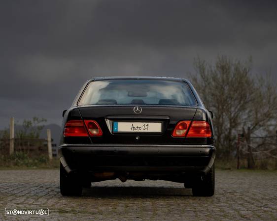 Mercedes-Benz E 300 - 6