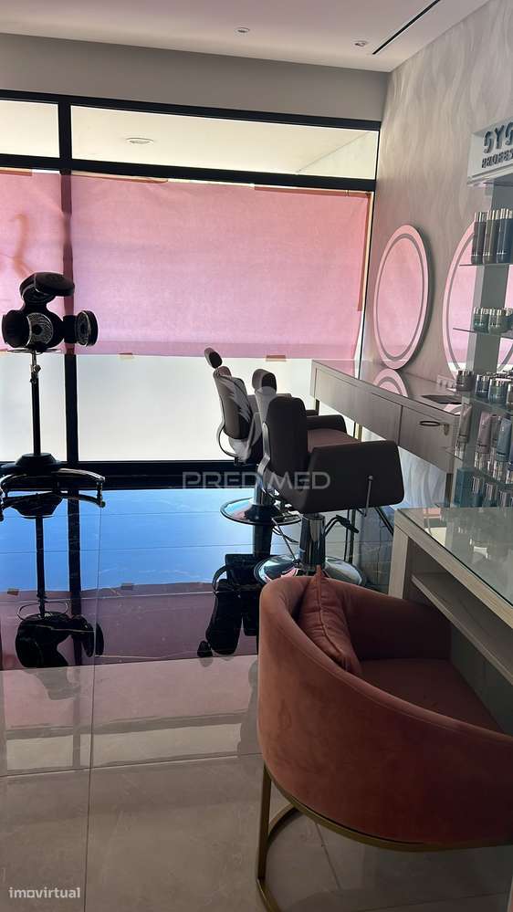 ARRENDA-SE CABELEIREIRO TOTALMENTE EQUIPADO – AMPARO FUNCHAL. - Grande imagem: 4/11