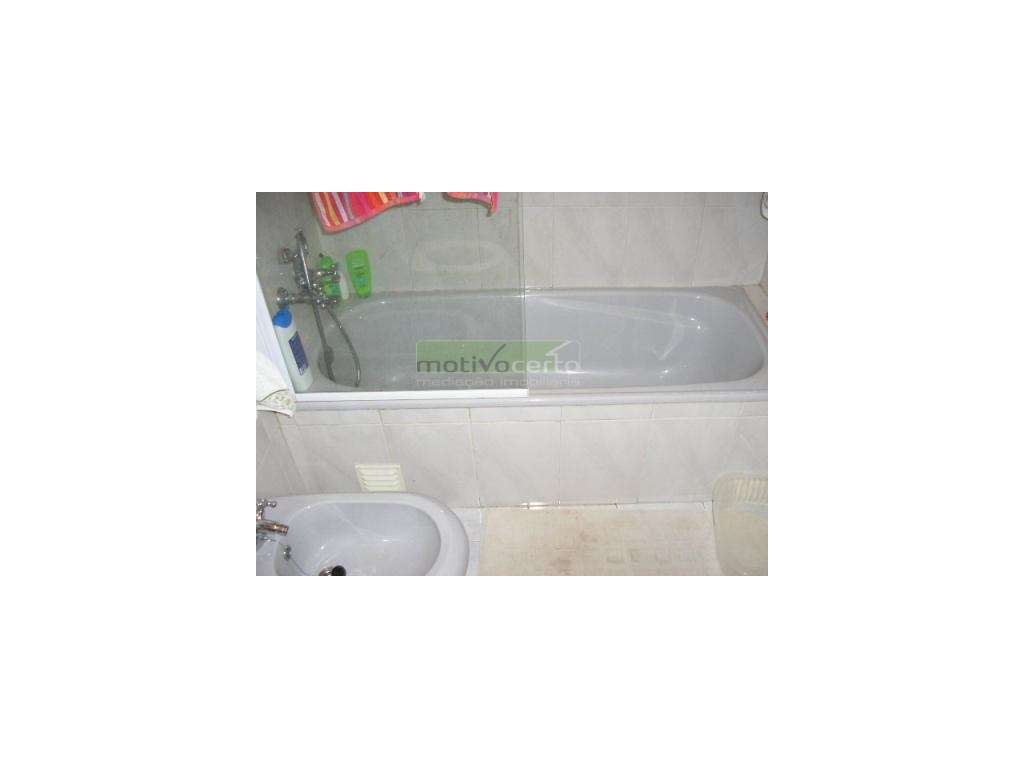 O Seu Novo Lar em Sintra. T2 com Lareira nos Casais de Mem Martins.-7