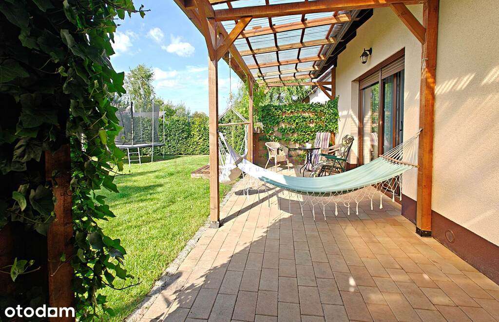 Gotowy do wprowadzeni dom z garażem, dużym ogrodem-18